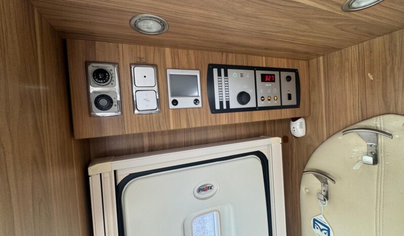 
								PILOTE EXPLORATEUR G832 full									