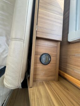 
										PILOTE EXPLORATEUR G832 full									