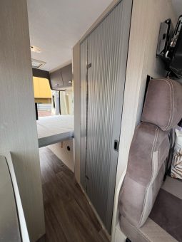 
										CHALLENGER VANS full									