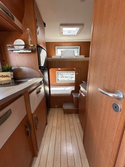 
										PILOTE AVENTURA P710 full									